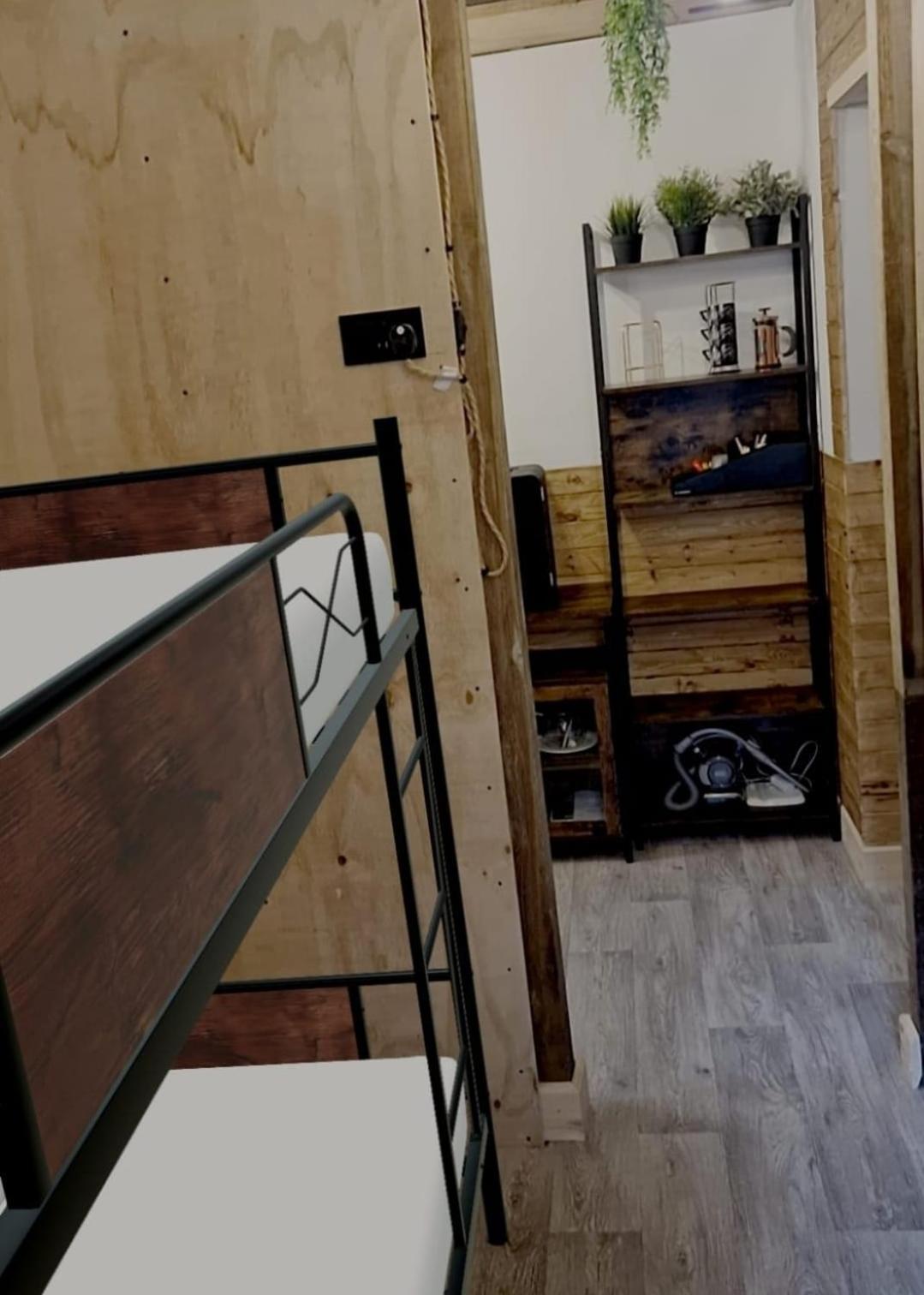 Two-Bedroom Cosy Country Lodge With Private Patio Greenhithe Экстерьер фото