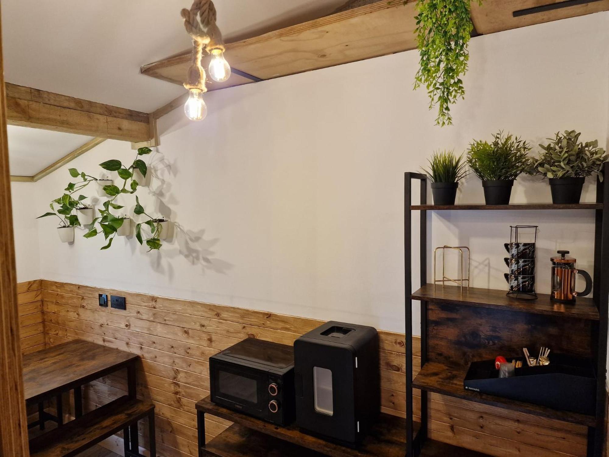 Two-Bedroom Cosy Country Lodge With Private Patio Greenhithe Экстерьер фото
