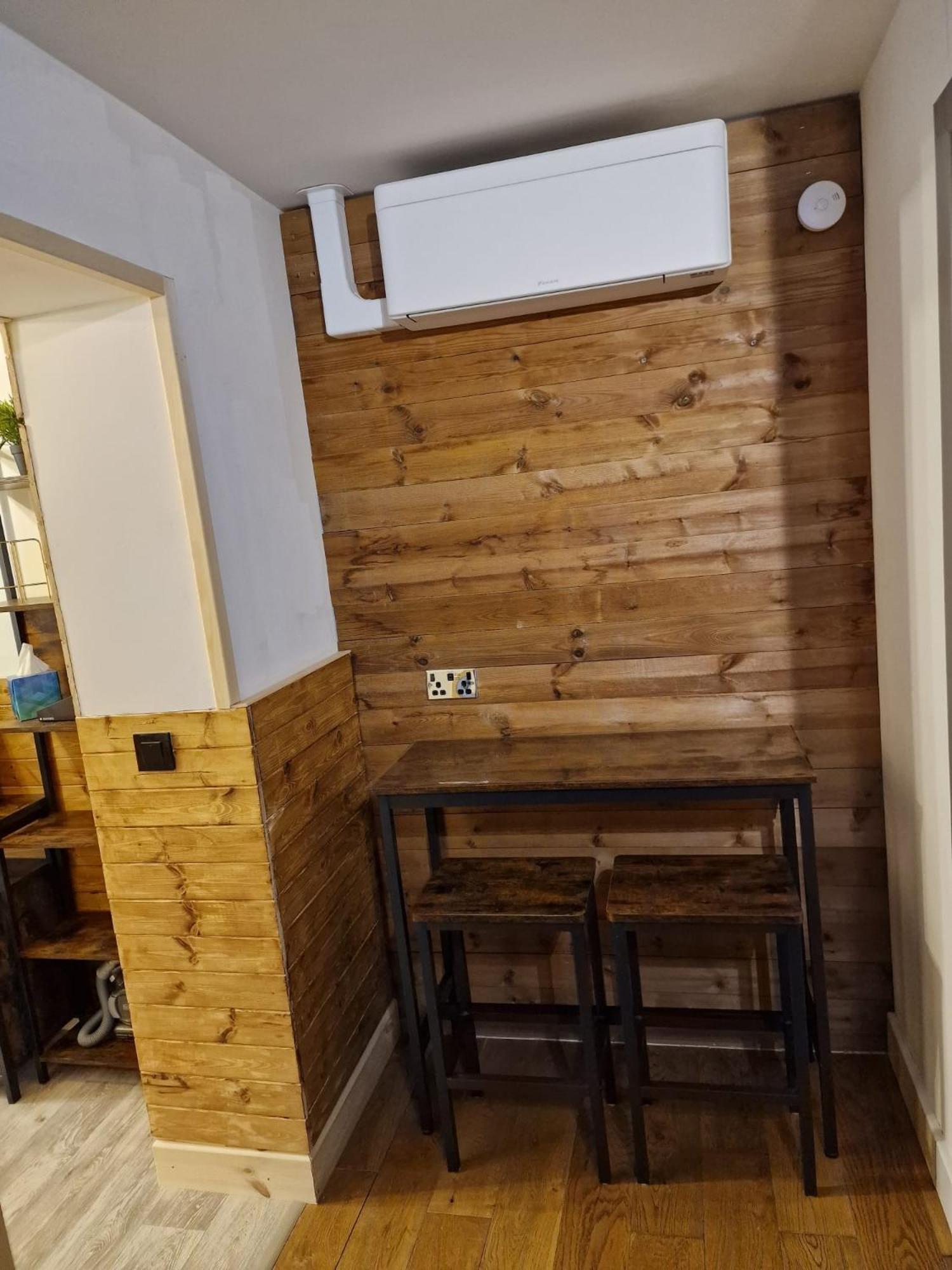 Two-Bedroom Cosy Country Lodge With Private Patio Greenhithe Экстерьер фото
