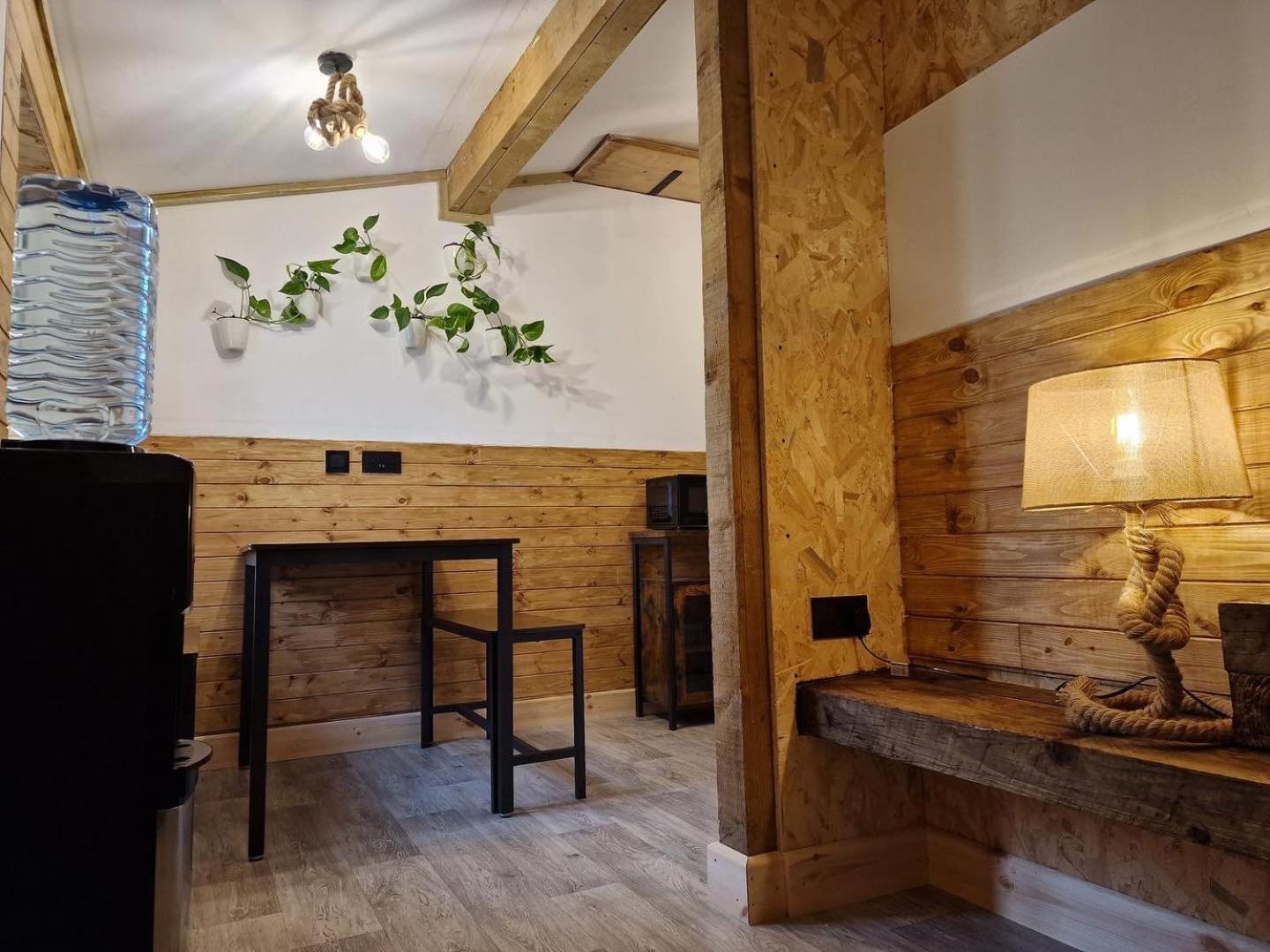 Two-Bedroom Cosy Country Lodge With Private Patio Greenhithe Экстерьер фото